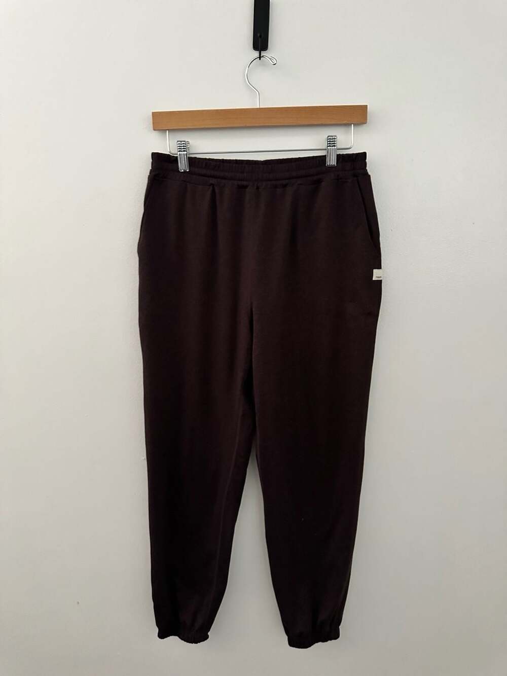 Vuori Women's Boyfriend Jogger –mahogany brown sz S